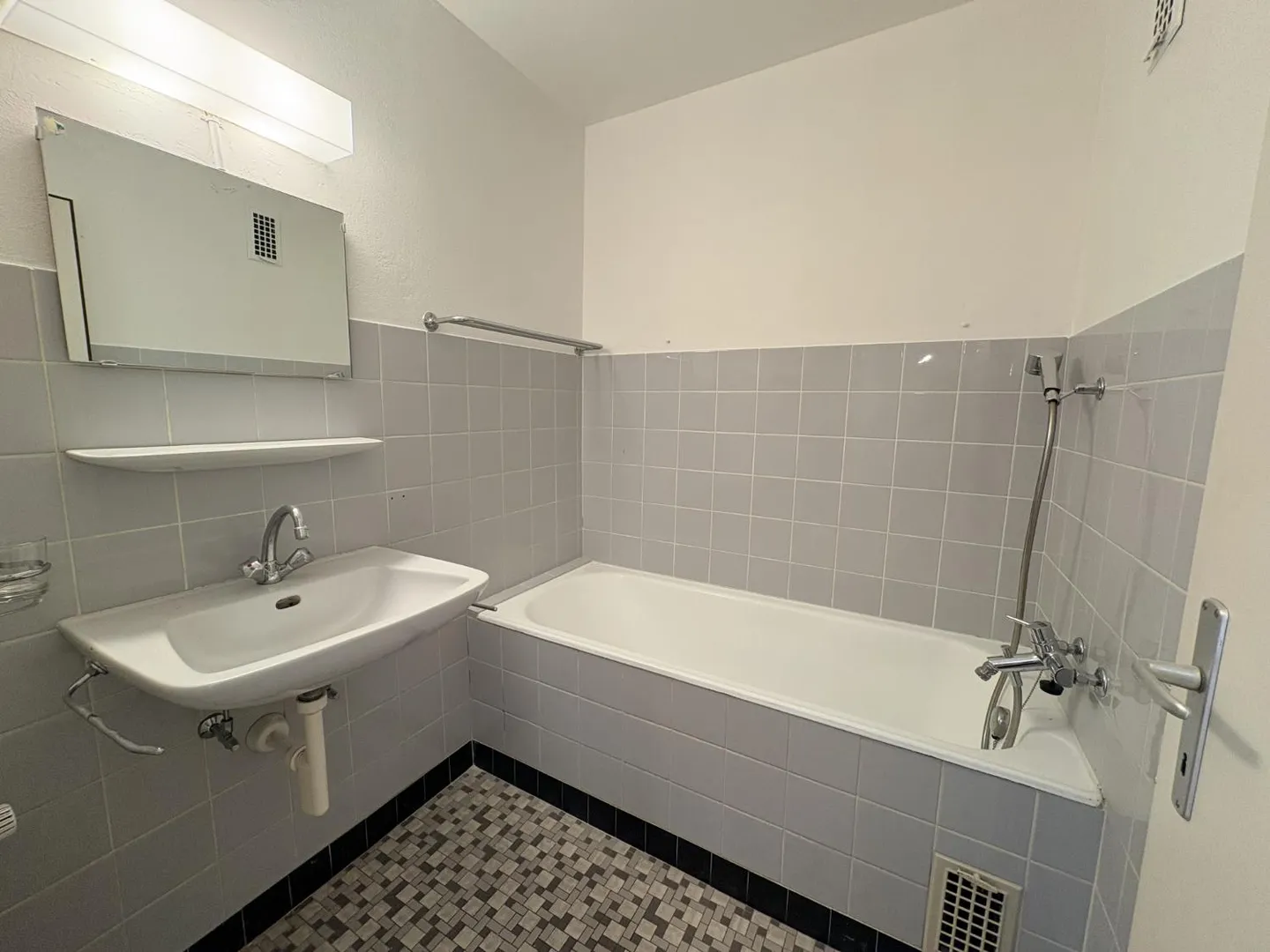 Bex: bright 2.5-room apartment for rent - Photo 8 of 9