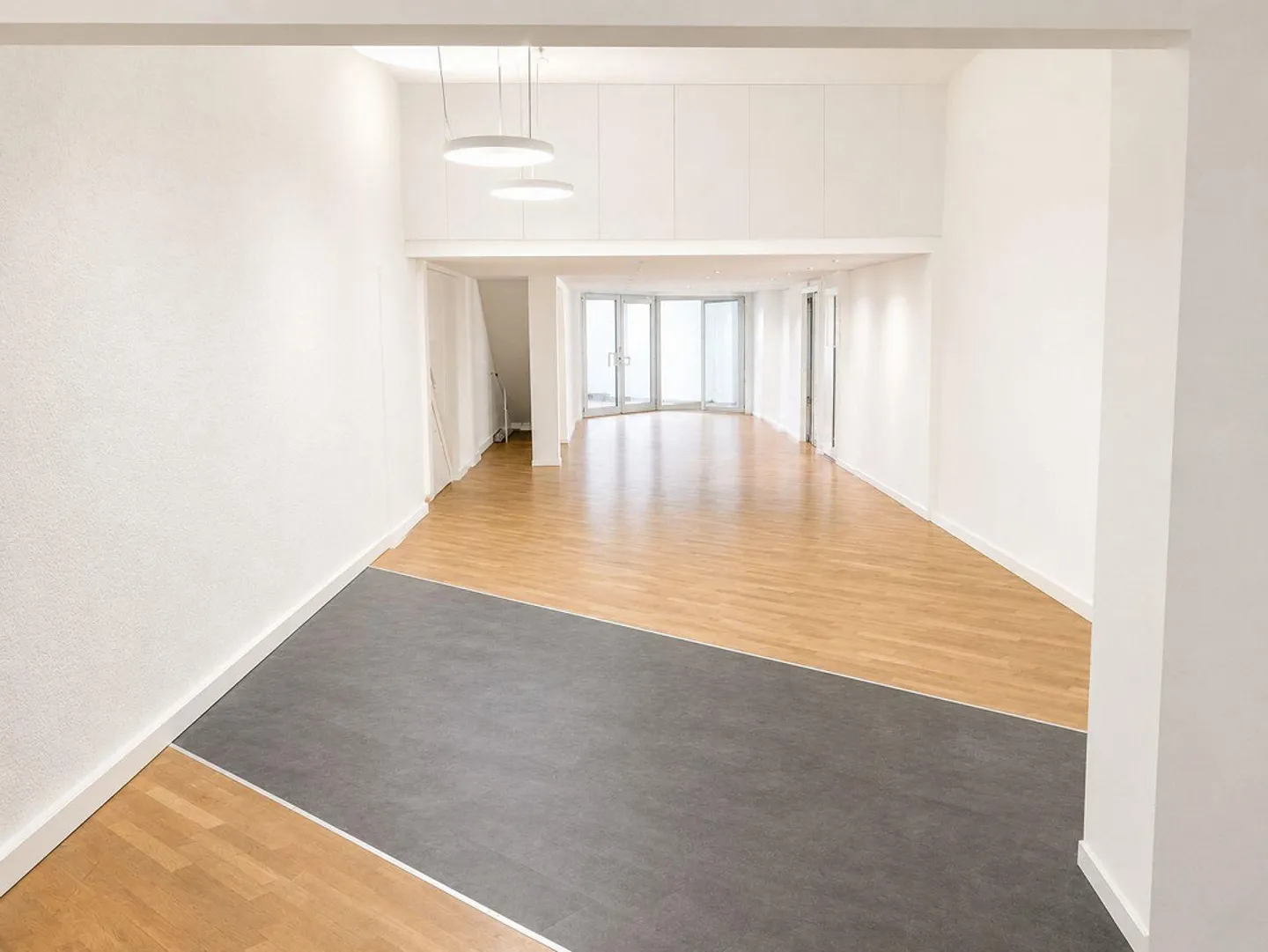Espace commercial avec jardin et terrasse - Photo 4 sur 11