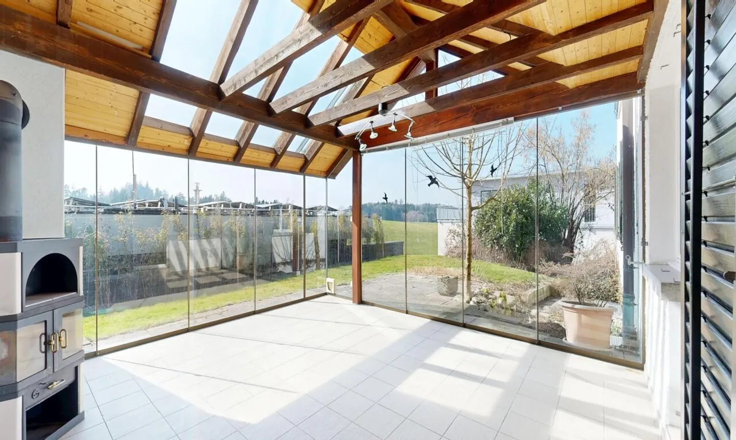 Pure design freedom: Spacious house with a lot of potential - Photo 3 of 11
