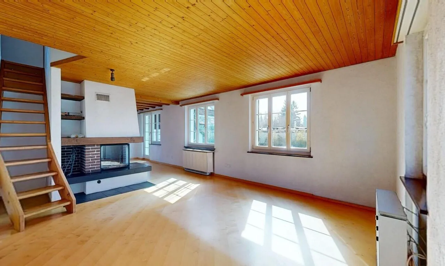 Pure design freedom: Spacious house with a lot of potential - Photo 4 of 11
