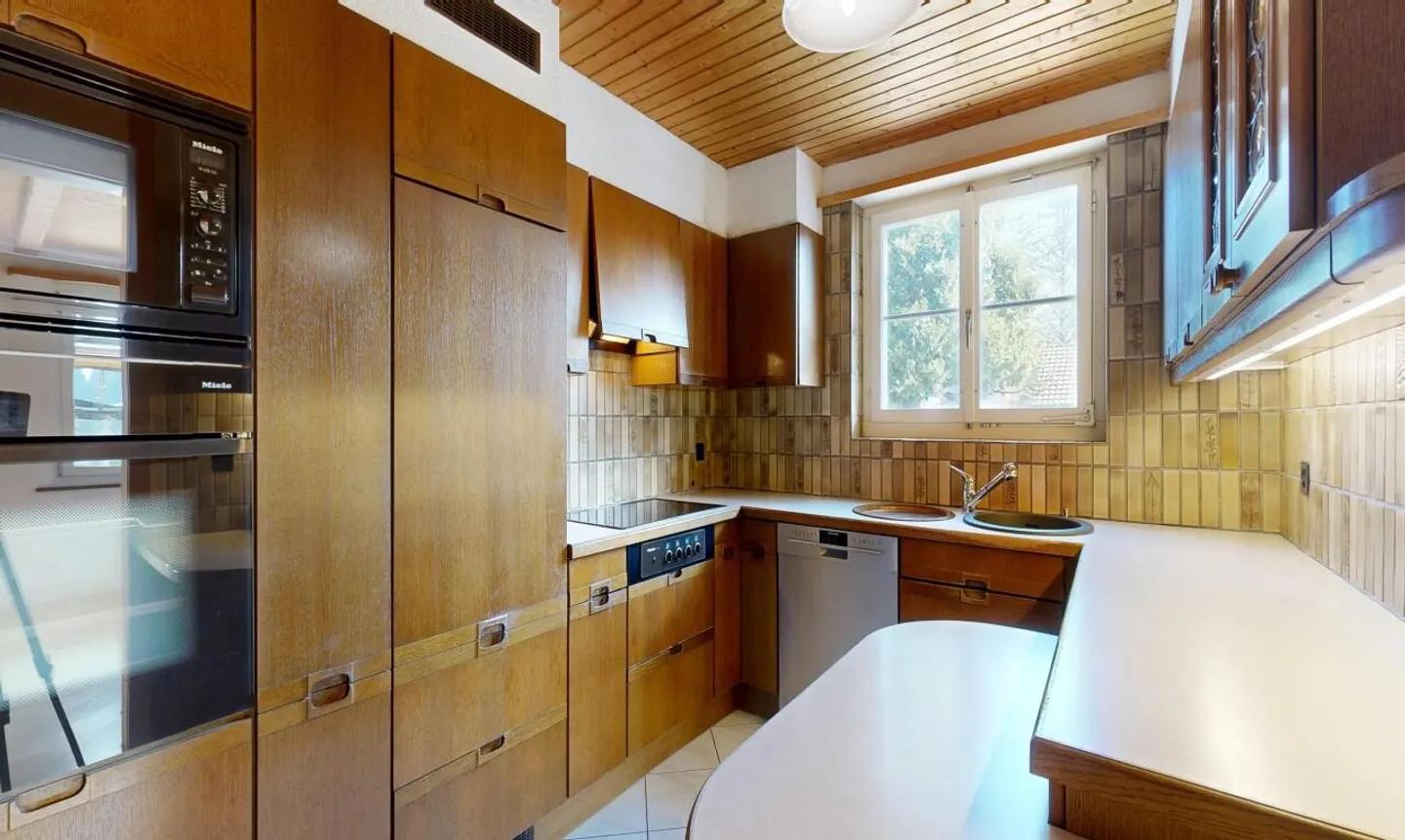 Pure design freedom: Spacious house with a lot of potential - Photo 5 of 11
