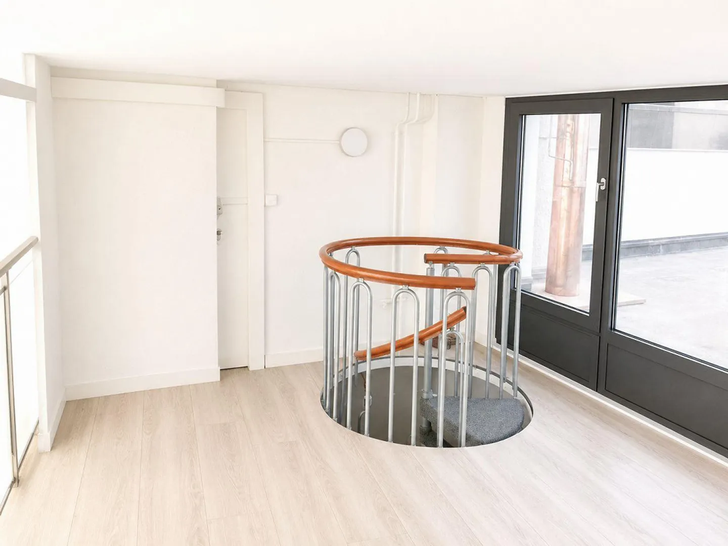 Espace commercial avec jardin et terrasse - Photo 8 sur 11