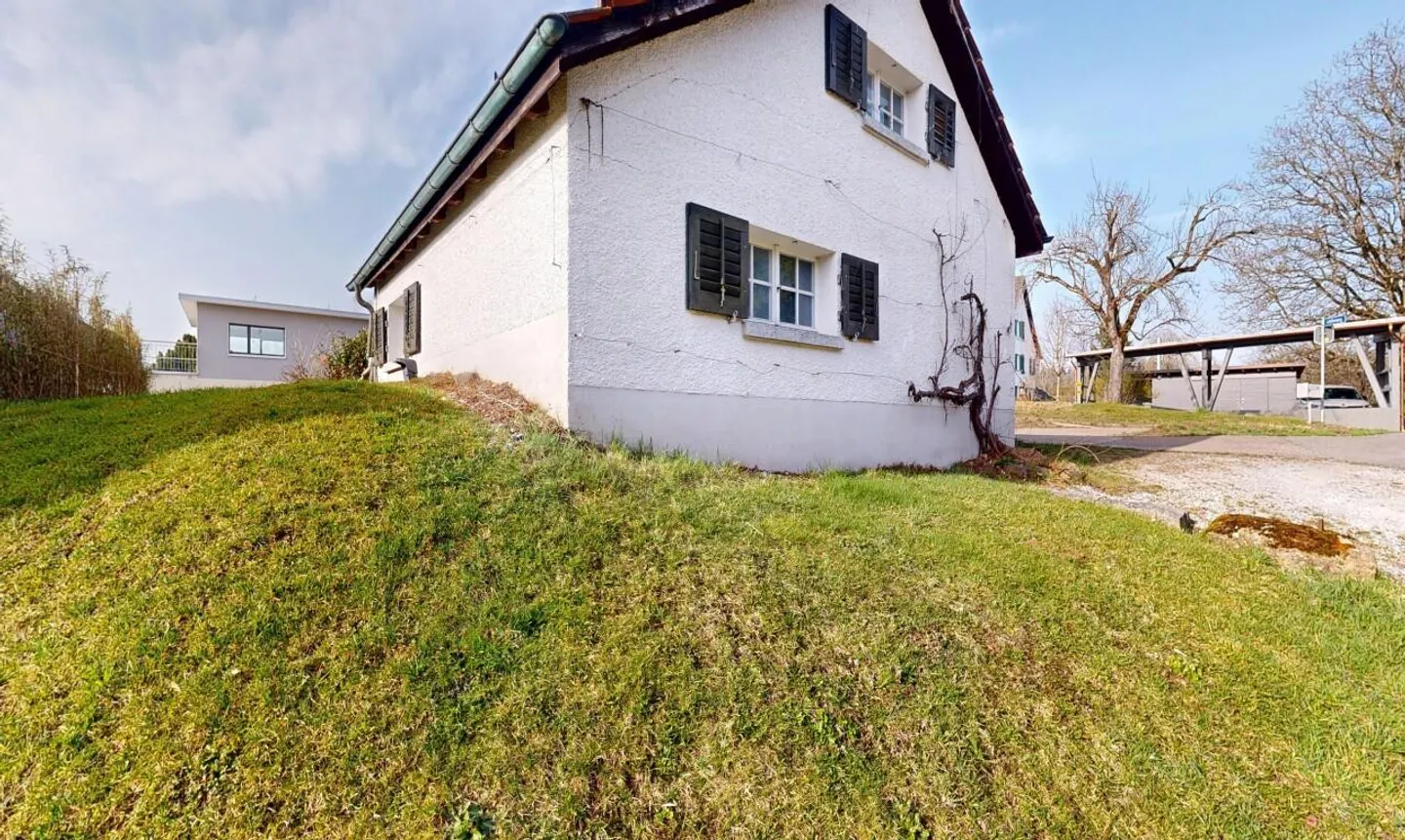 Pure design freedom: Spacious house with a lot of potential - Photo 8 of 11