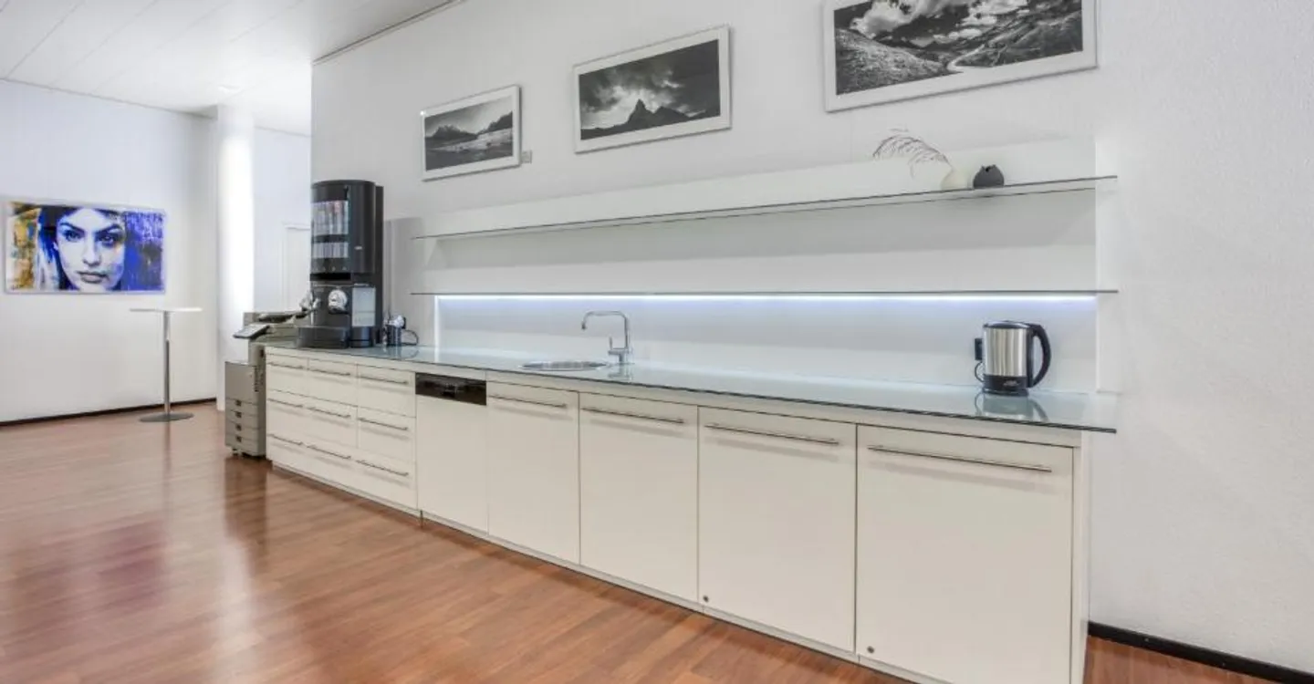 Privates Büro für 3 bei Regus - Foto 9 von 9