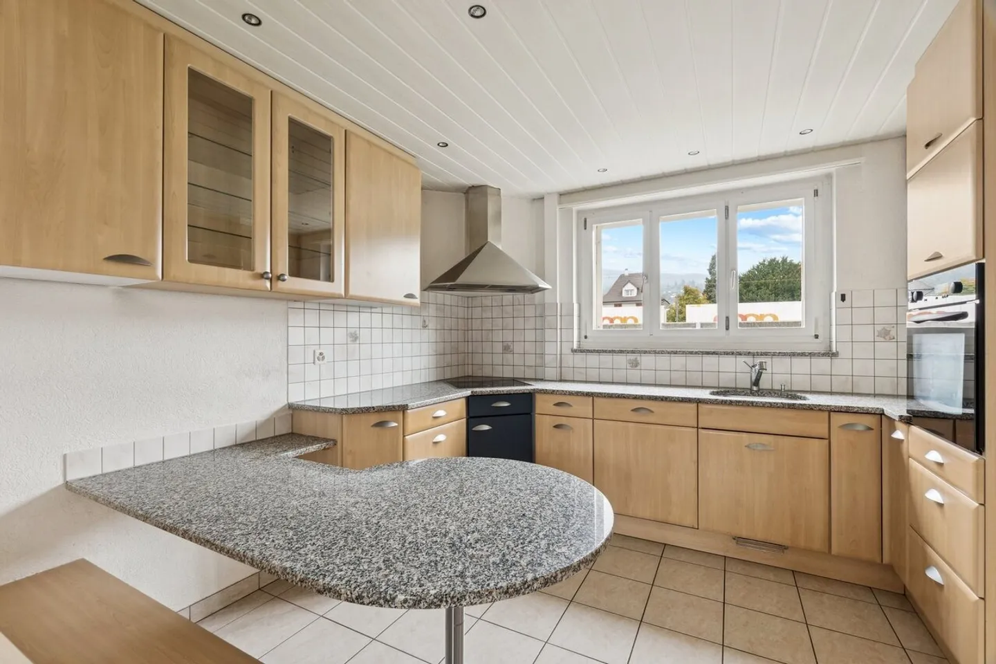 Charmantes 5.5-Zimmer-Haus mit Studio und viel Umschwung - Foto 4 von 10