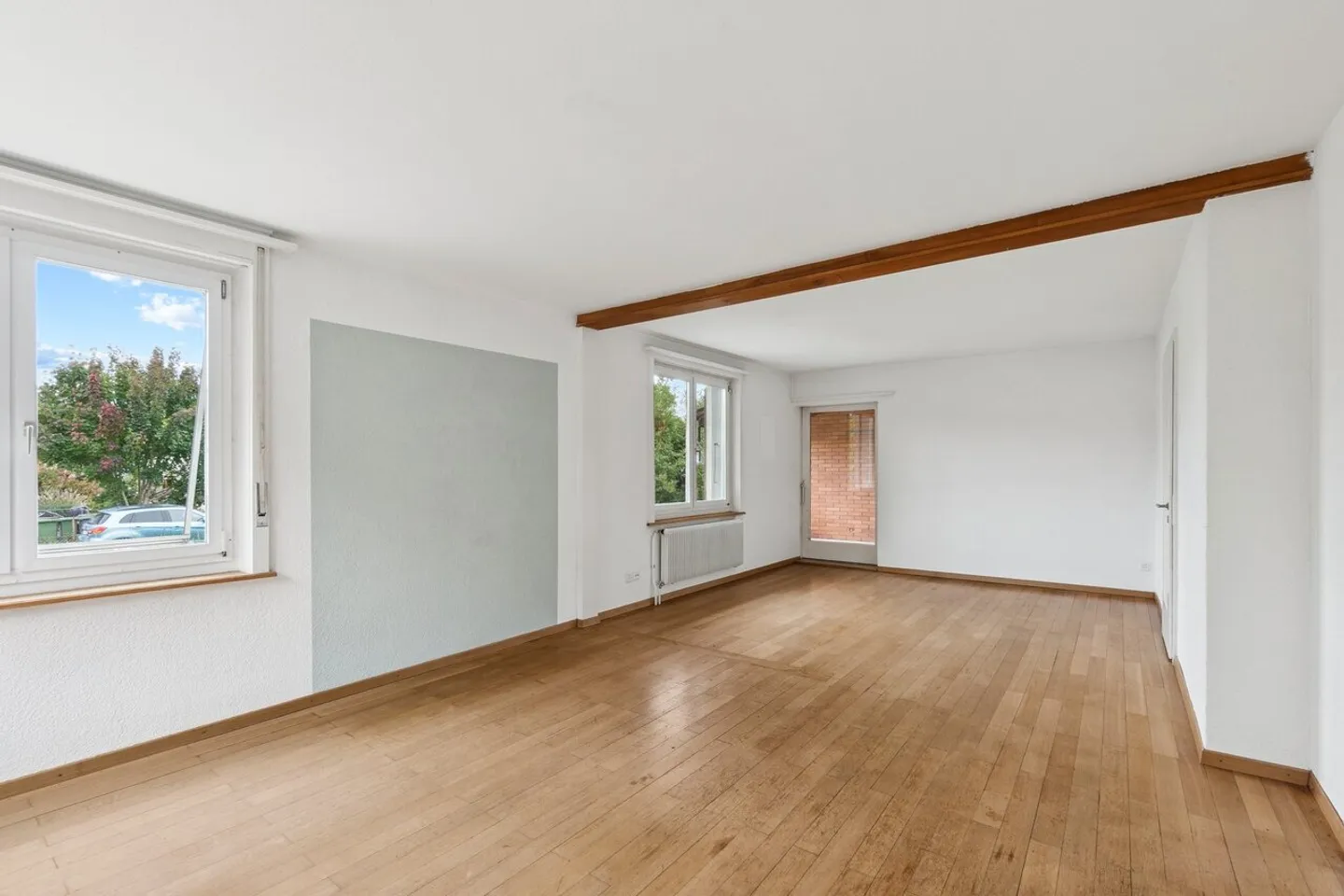 Charmantes 5.5-Zimmer-Haus mit Studio und viel Umschwung - Foto 3 von 10