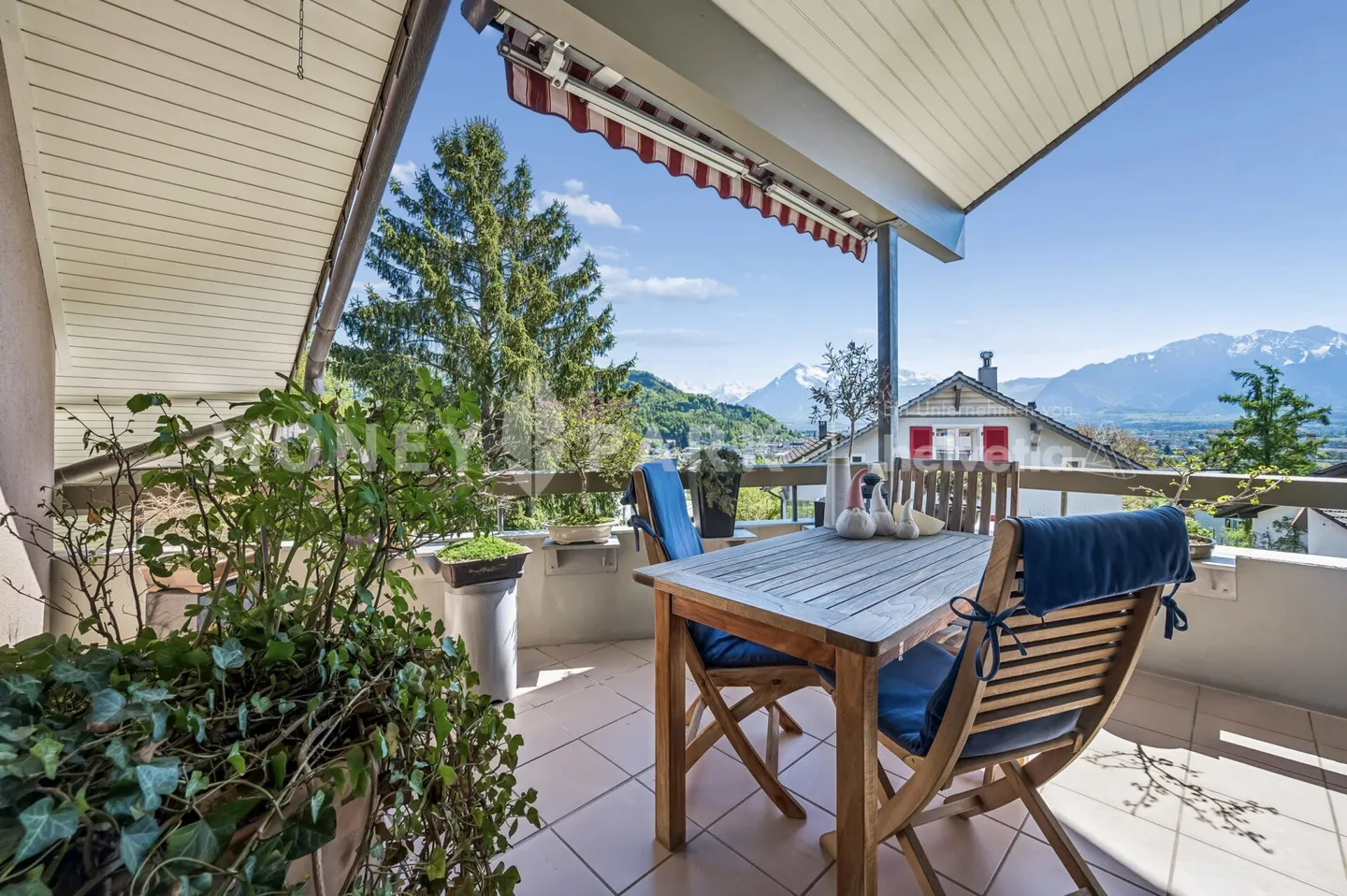 Appartamento mansardato di 3,5 locali con camino e vista montagna impressionante - Foto 1 di 8
