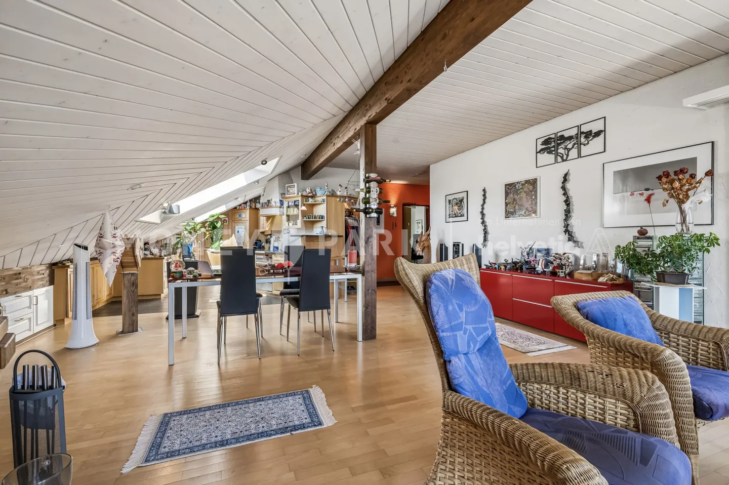Appartamento mansardato di 3,5 locali con camino e vista montagna impressionante - Foto 3 di 8