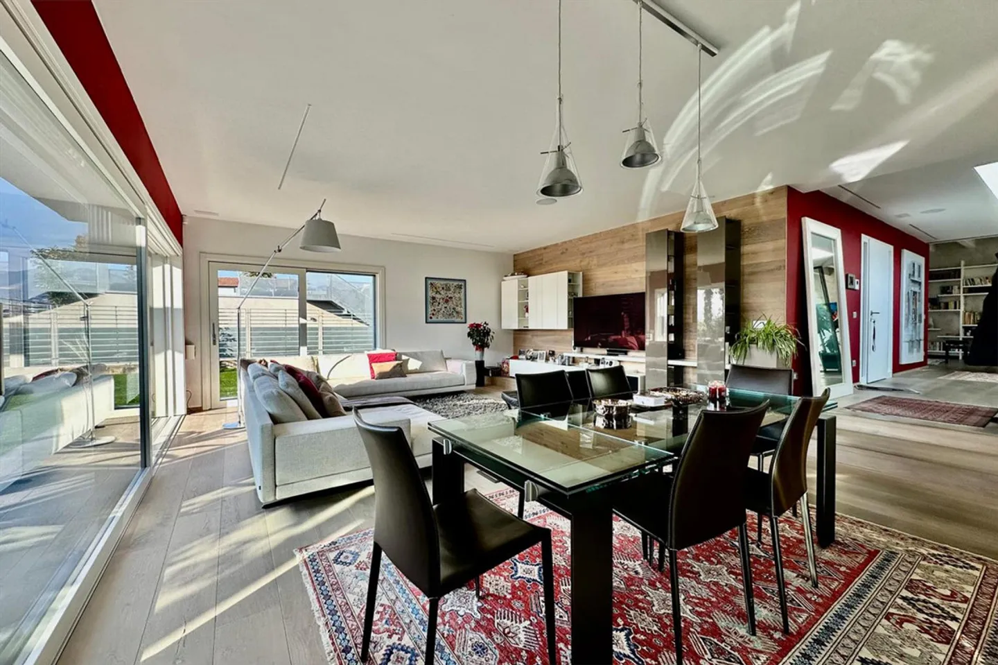 REFINED VILLA WITH 5.5 ROOMS AND LARGE GARDEN IN COLDRERIO - Photo 3 of 12