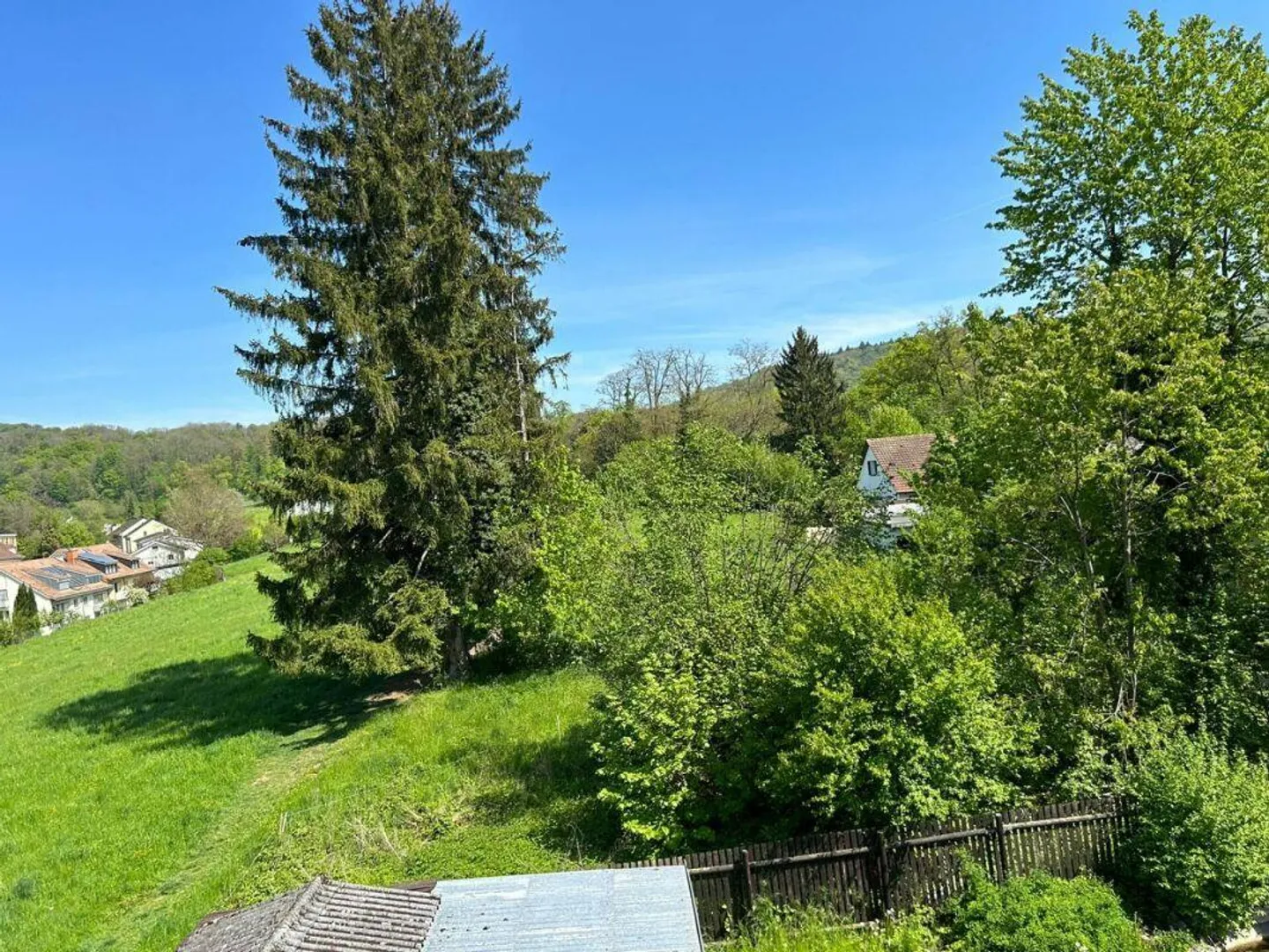 Merveilleux terrain à bâtir avec vue - Photo 2 sur 3