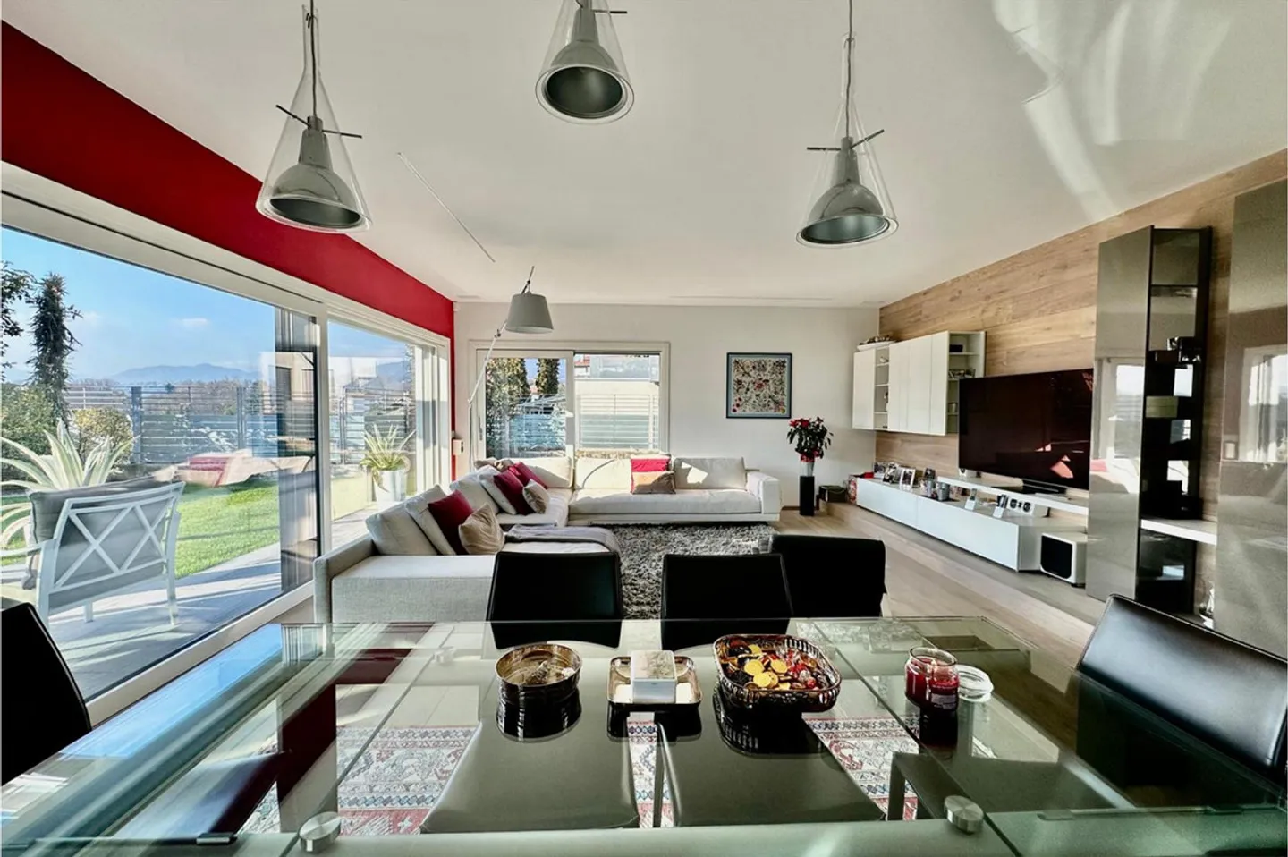 REFINED VILLA WITH 5.5 ROOMS AND LARGE GARDEN IN COLDRERIO - Photo 4 of 12