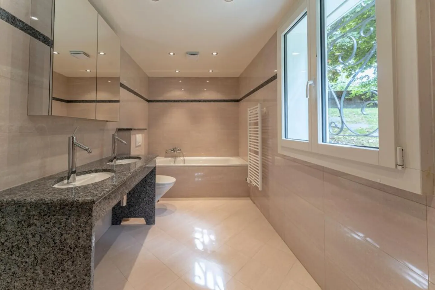 Villa with 9 rooms - Photo 8 of 13