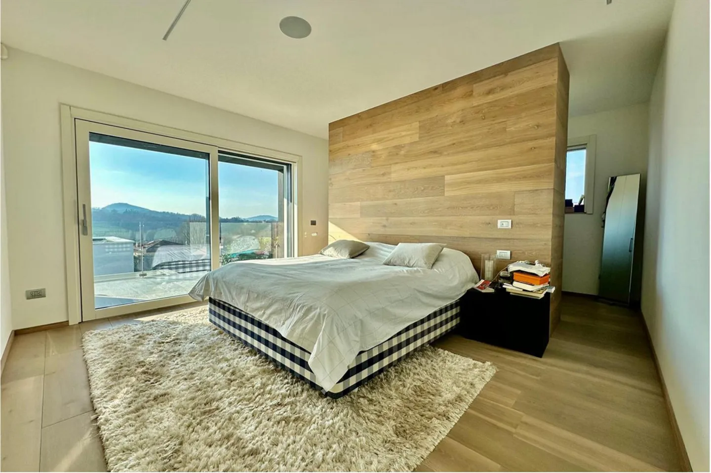 REFINED VILLA WITH 5.5 ROOMS AND LARGE GARDEN IN COLDRERIO - Photo 7 of 12