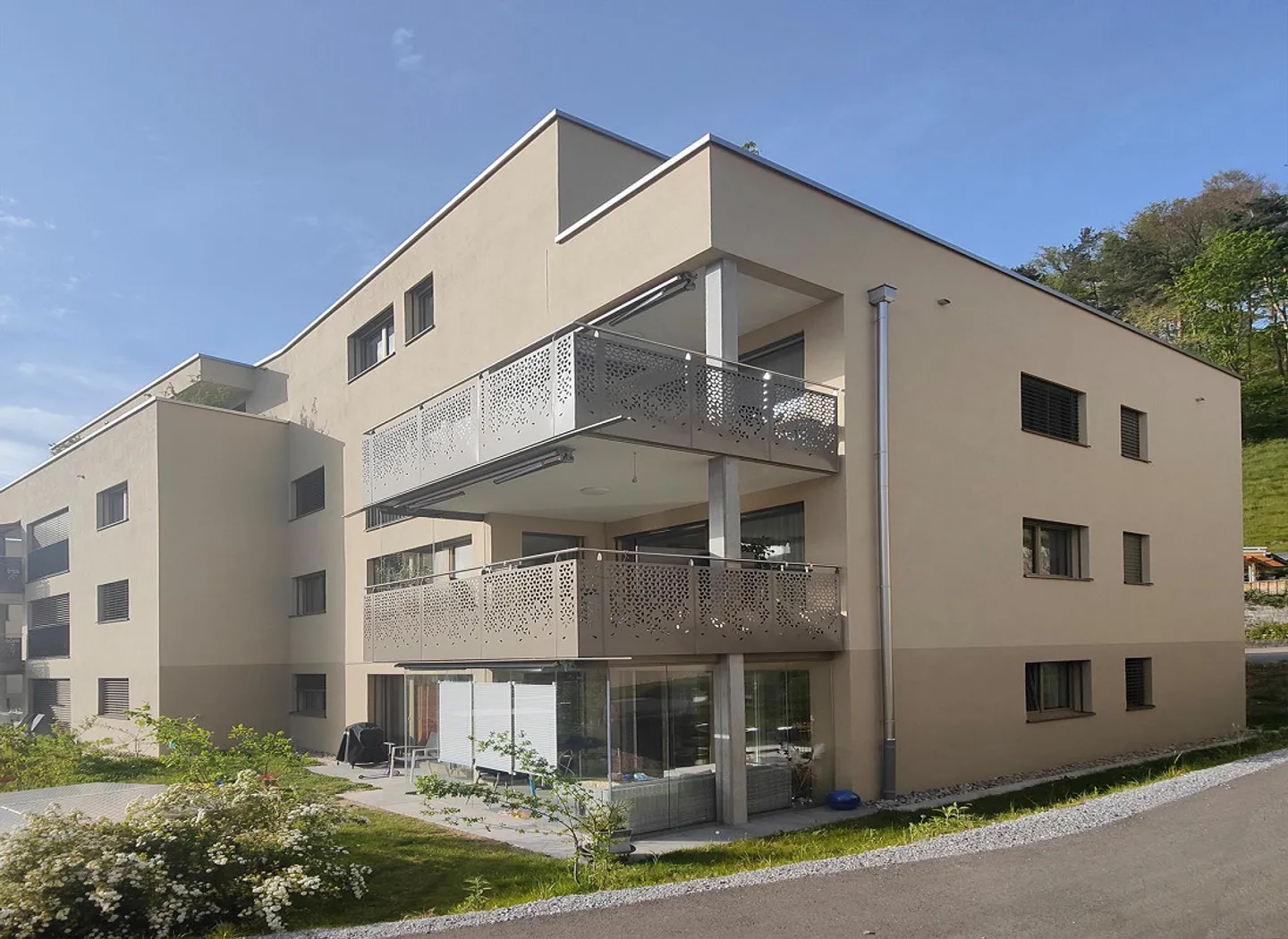 Modernes Erdgeschoss-Apartment - Foto 1 von 7