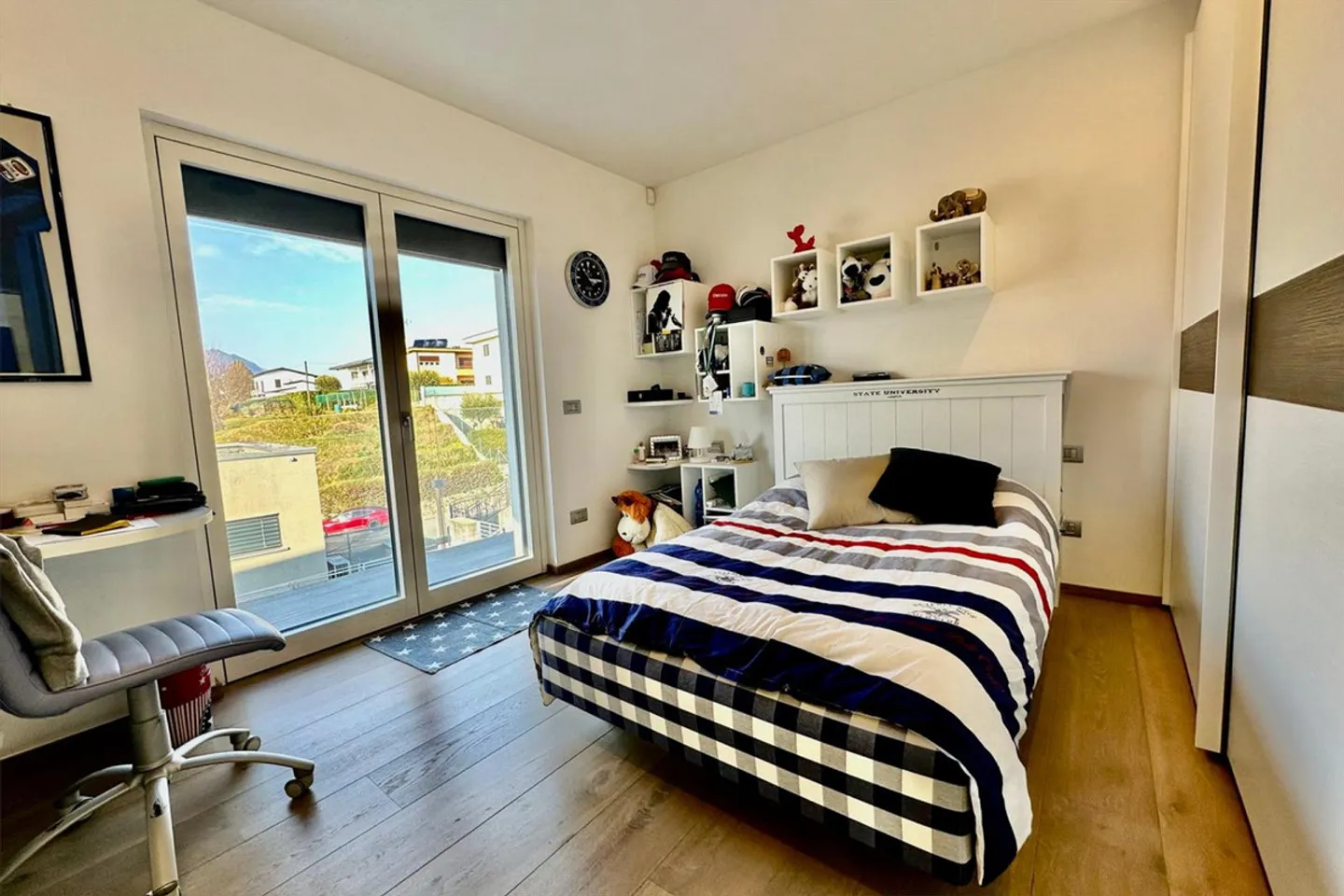 REFINED VILLA WITH 5.5 ROOMS AND LARGE GARDEN IN COLDRERIO - Photo 8 of 12