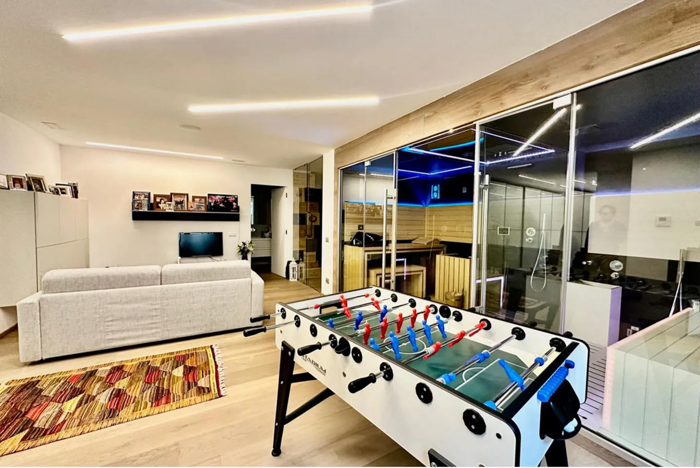 REFINED VILLA WITH 5.5 ROOMS AND LARGE GARDEN IN COLDRERIO - Photo 9 of 12