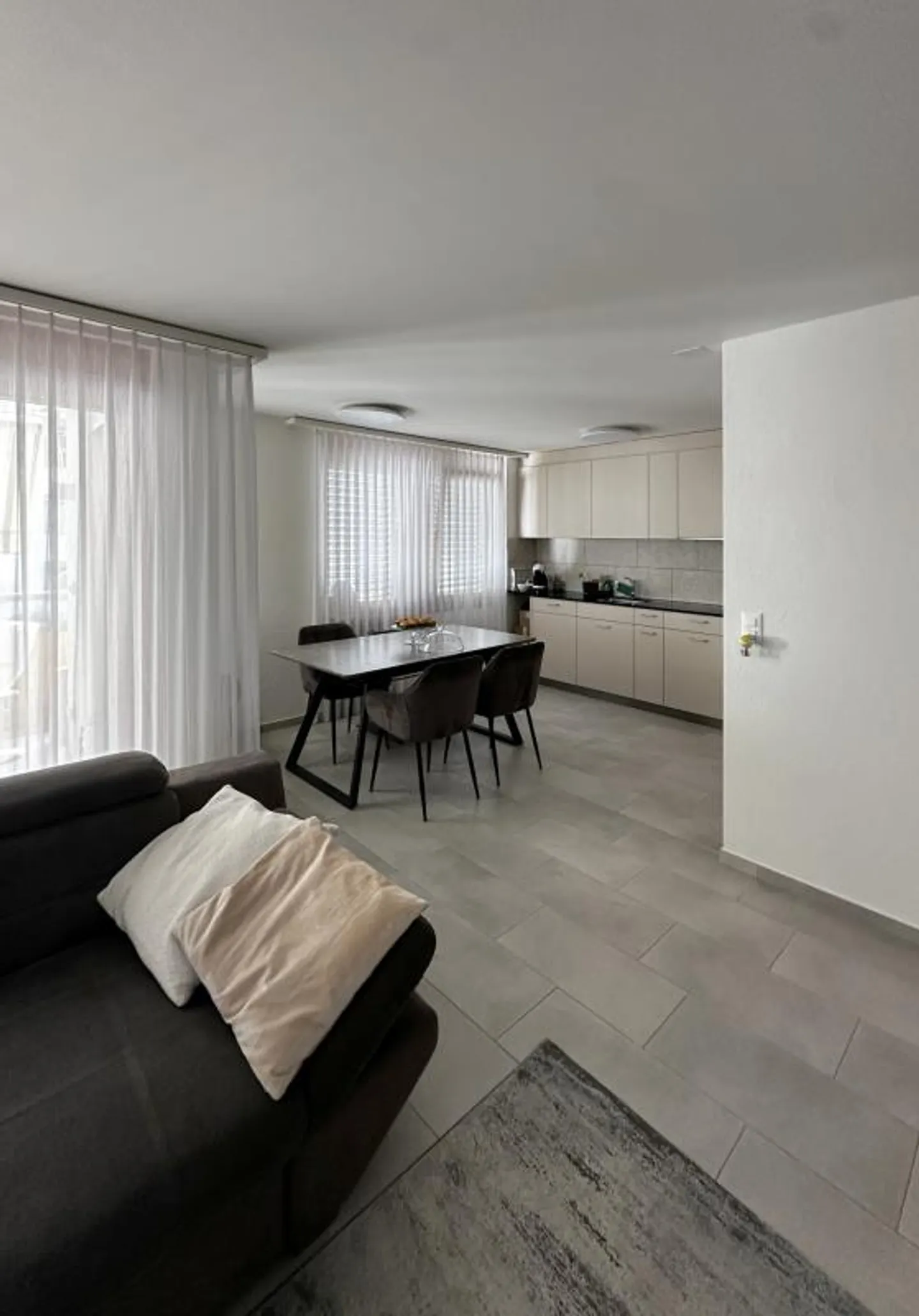 Condominio luminoso e ristrutturato a Sins - Foto 2 di 6