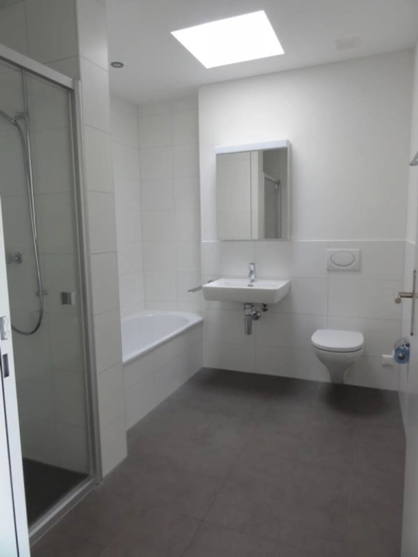 Central - Modern - Immediately next to S-Bahn connection - Photo 6 of 6