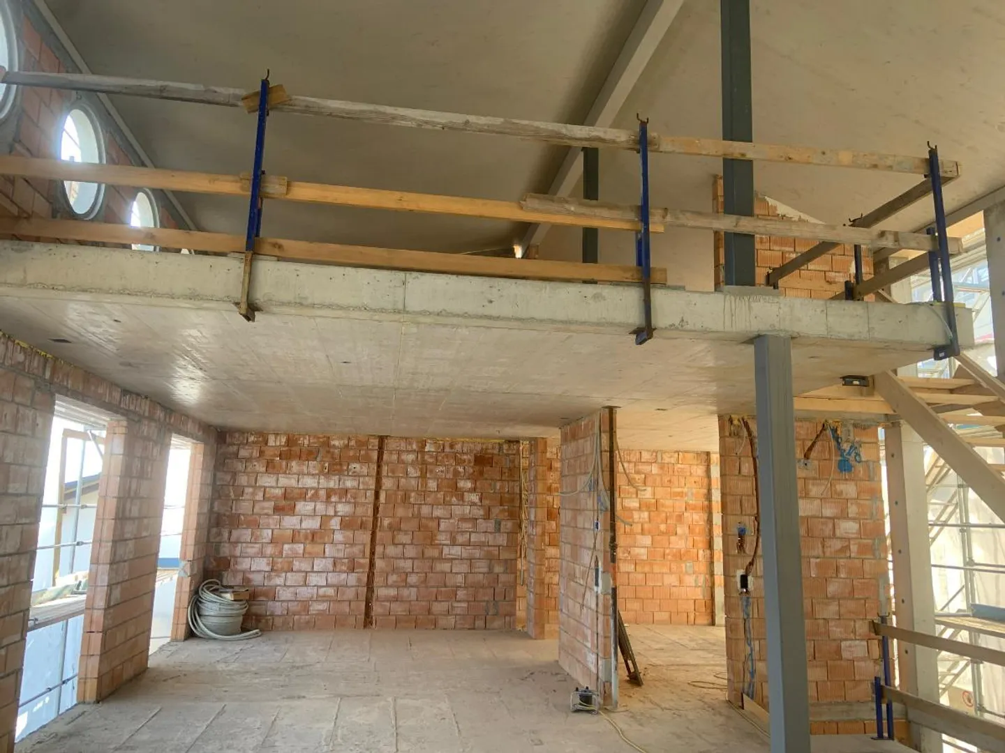 Multi-family house - Photo 3 of 5