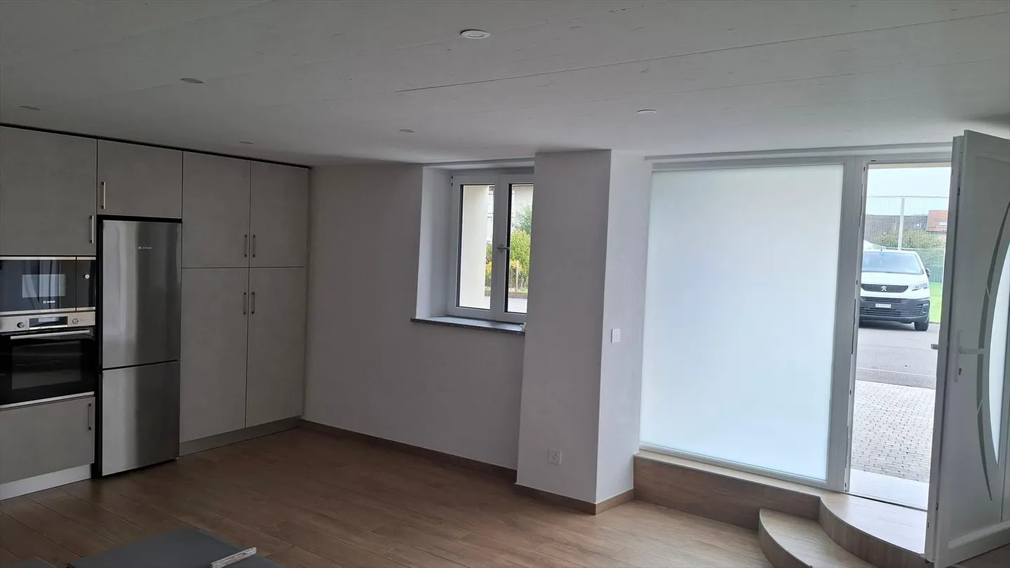 Charming 3.5-room apartment for rent – modern comfort and ideal location - Photo 4 of 8