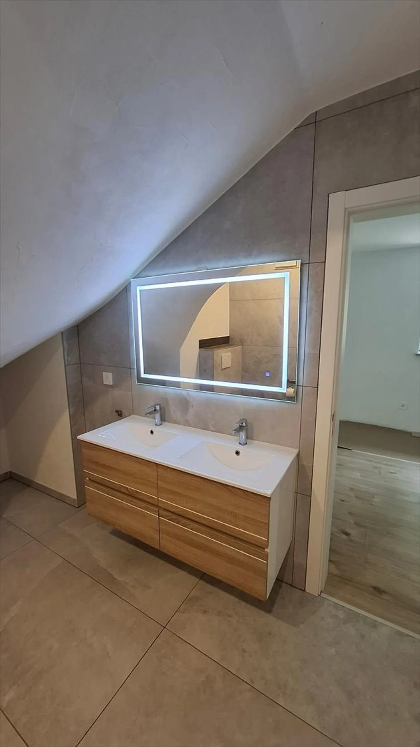 Charming 3.5-room apartment for rent – modern comfort and ideal location - Photo 5 of 8