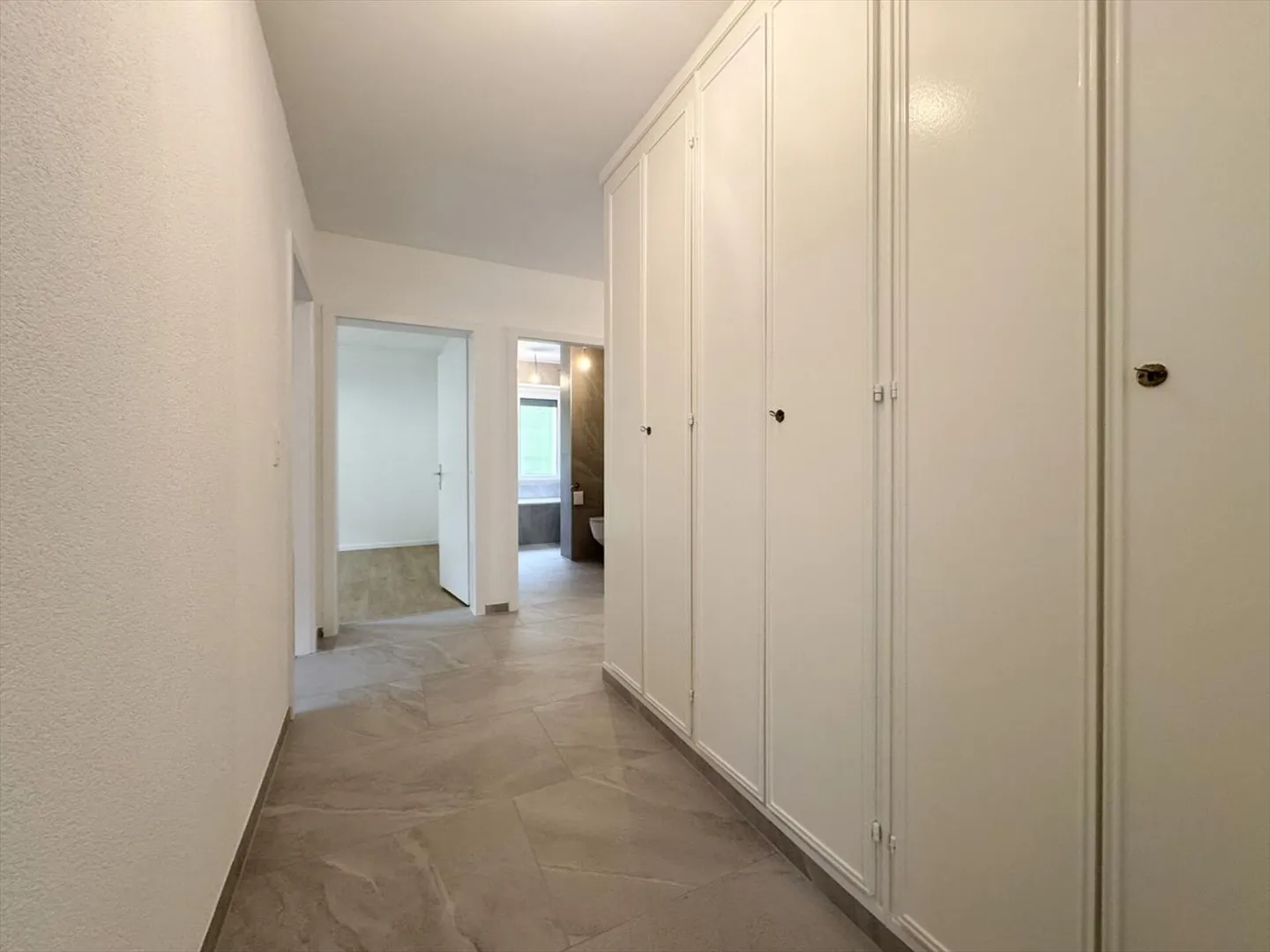 4,5-Zimmer-Wohnung mit Balkon, renoviert und vermietet. - Foto 12 von 13