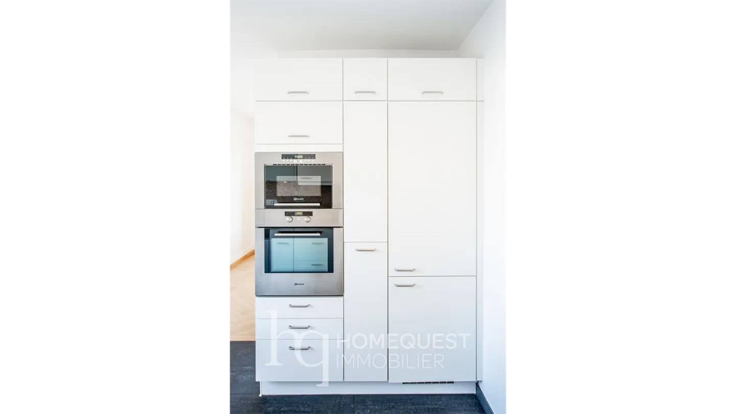 Charming 2.5-room apartment with a beautiful view of the lake - Photo 2 of 8