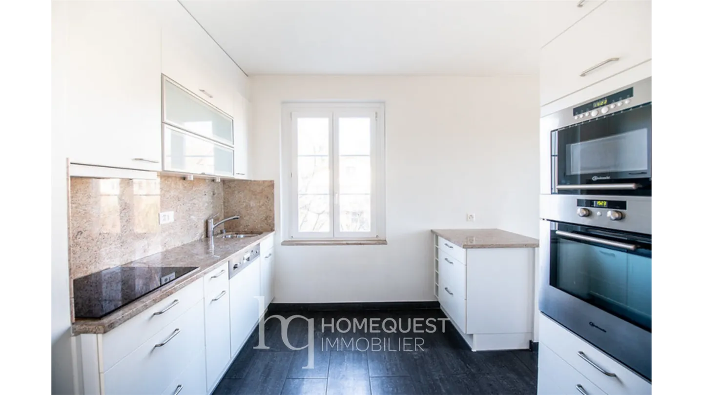 Charming 2.5-room apartment with a beautiful view of the lake - Photo 3 of 8