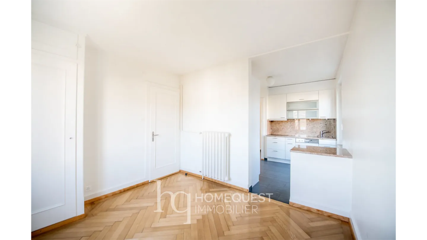 Charming 2.5-room apartment with a beautiful view of the lake - Photo 4 of 8