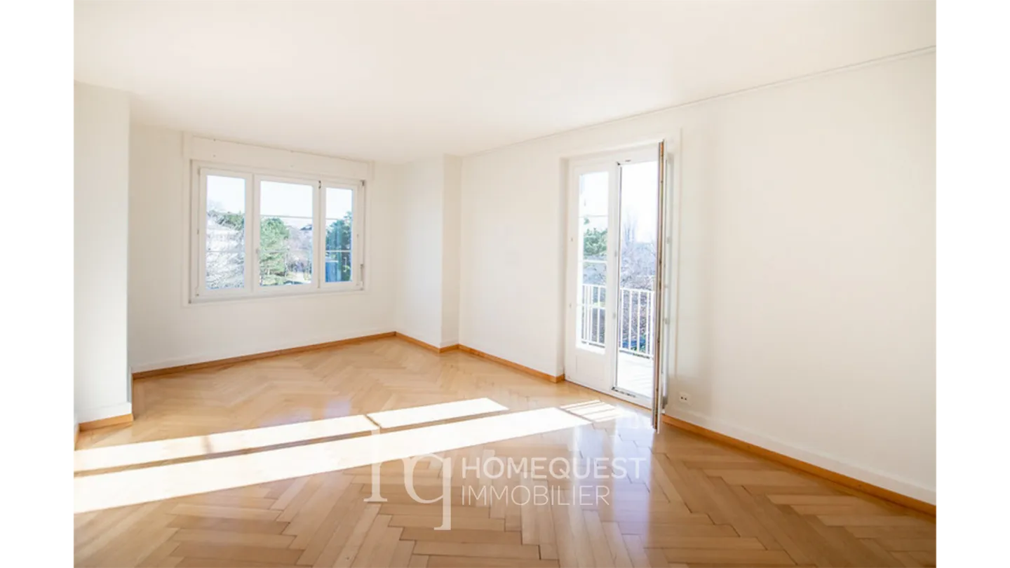 Charming 2.5-room apartment with a beautiful view of the lake - Photo 7 of 8