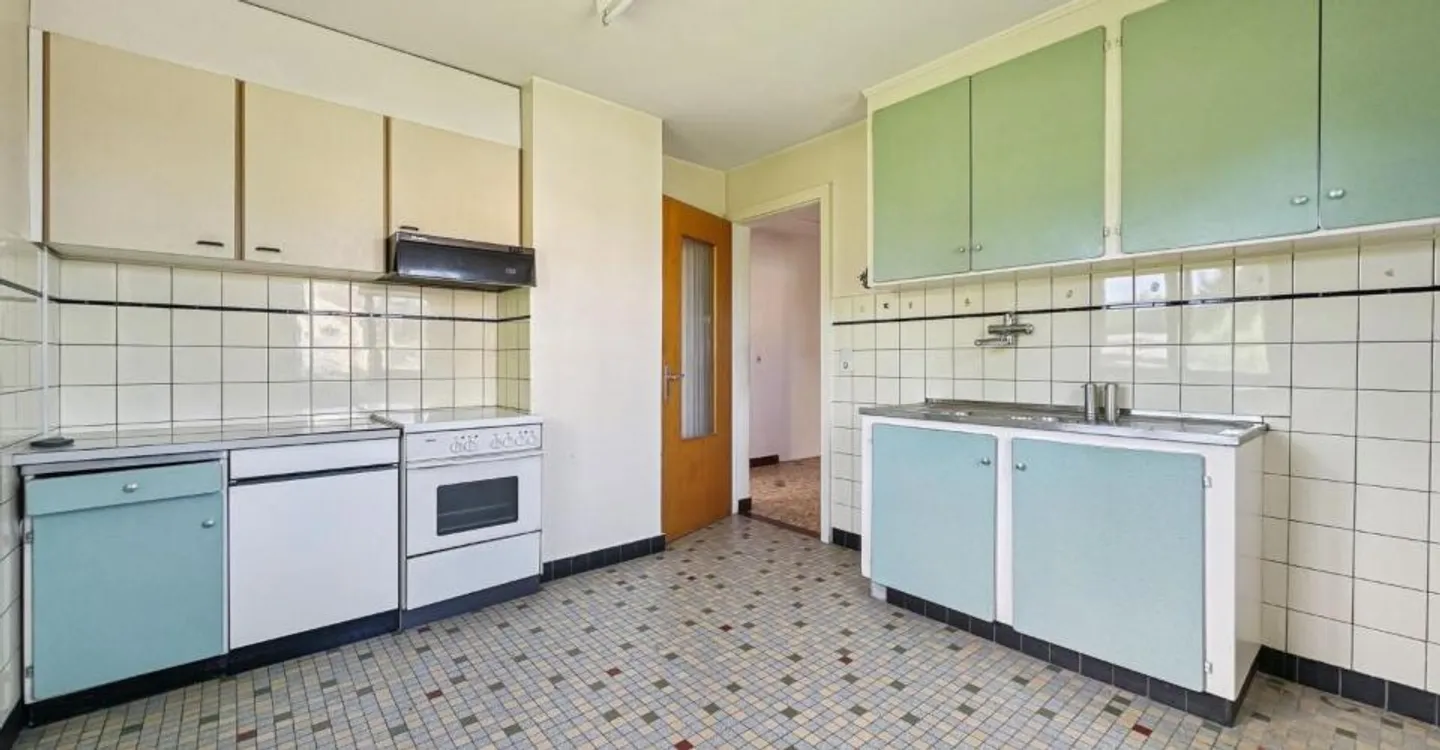 SMALL HOUSE TO RENOVATE, ON THE EDGE OF AGRICULTURAL LAND - Photo 3 of 13