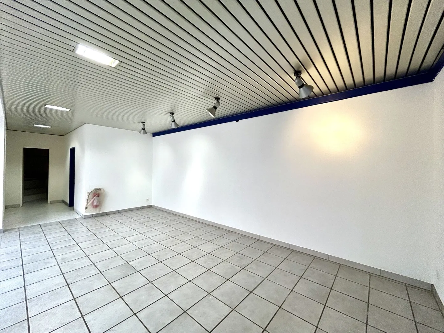 Residential and commercial building with versatile potential for use - Photo 4 of 17