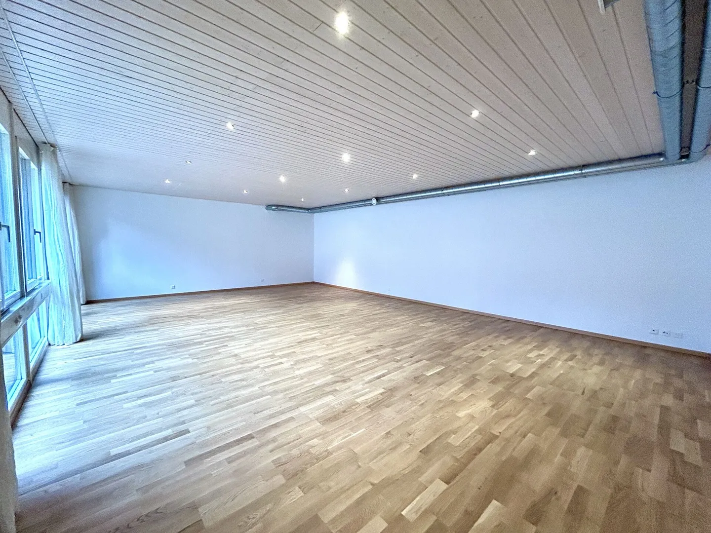 Residential and commercial building with versatile potential for use - Photo 7 of 17