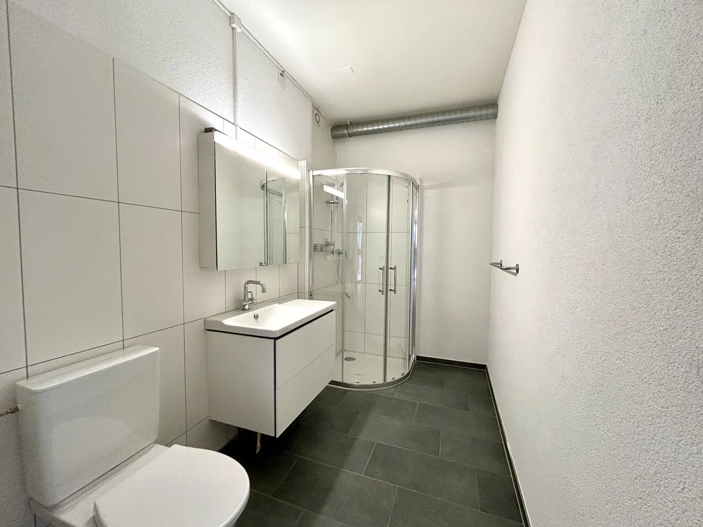 Residential and commercial building with versatile potential for use - Photo 10 of 17