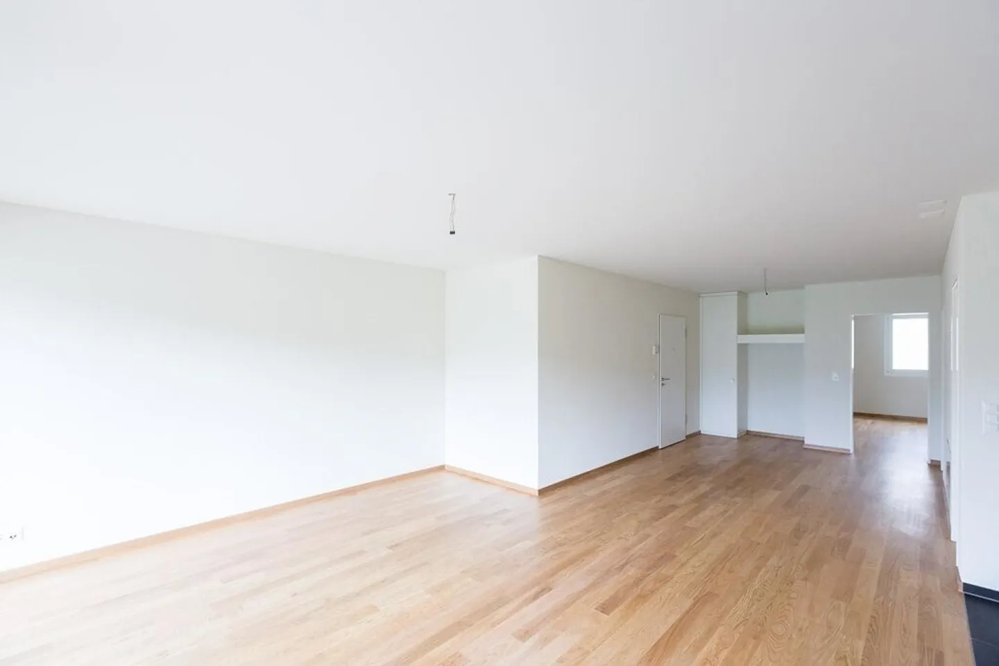 2.5 Room Apartment - Photo 2 of 7