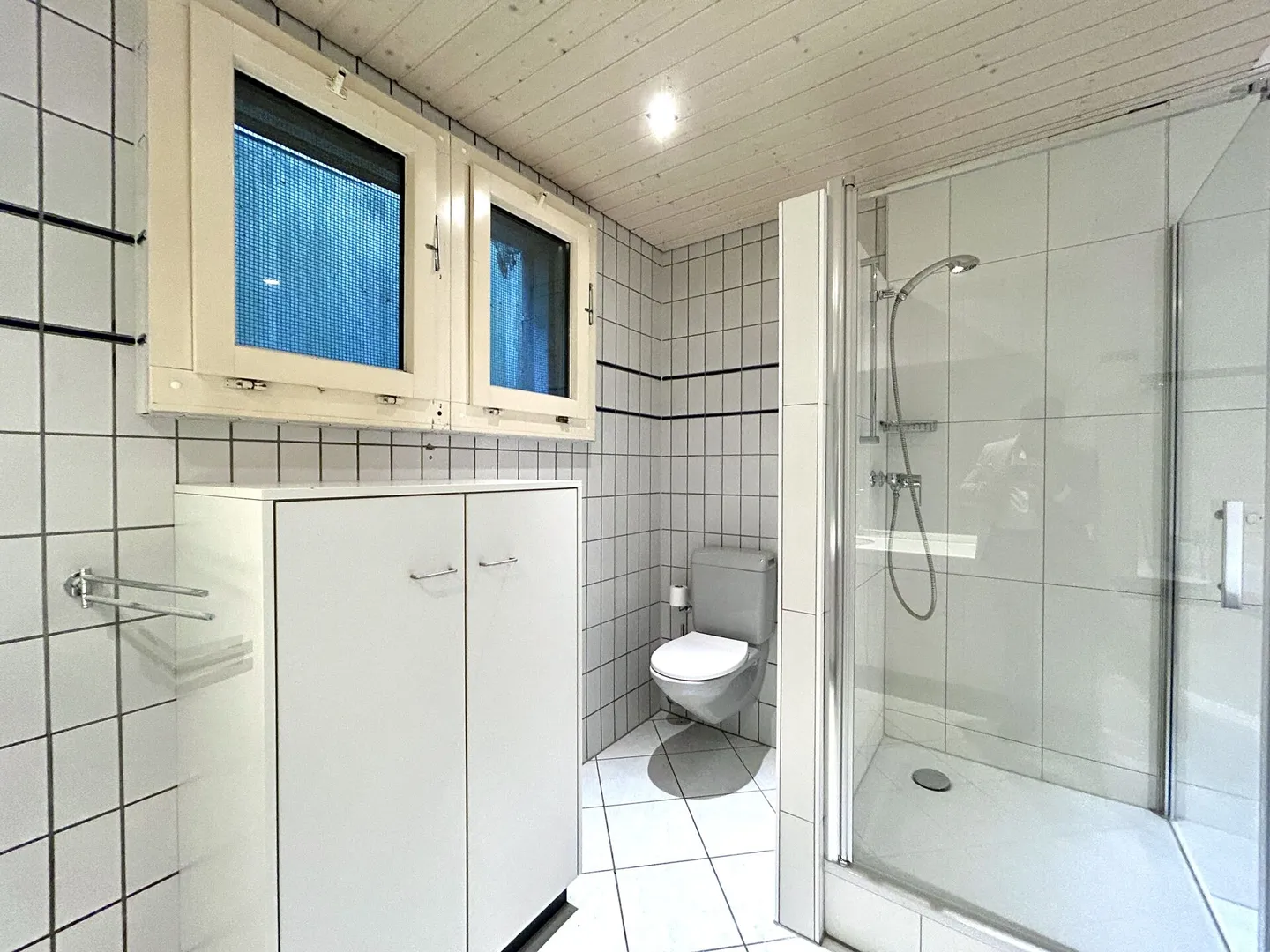 Residential and commercial building with versatile potential for use - Photo 12 of 17