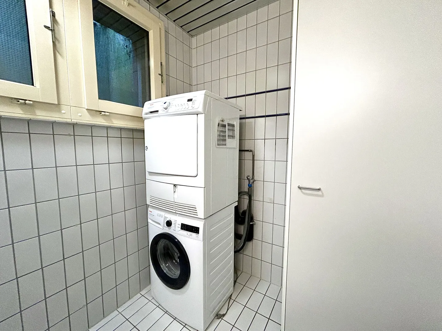 Residential and commercial building with versatile potential for use - Photo 14 of 17