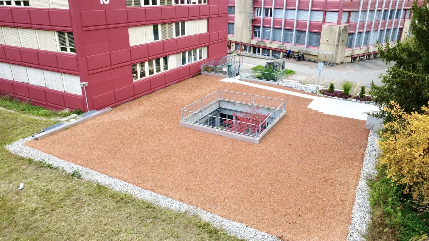 Residential and commercial building with versatile potential for use - Photo 15 of 17