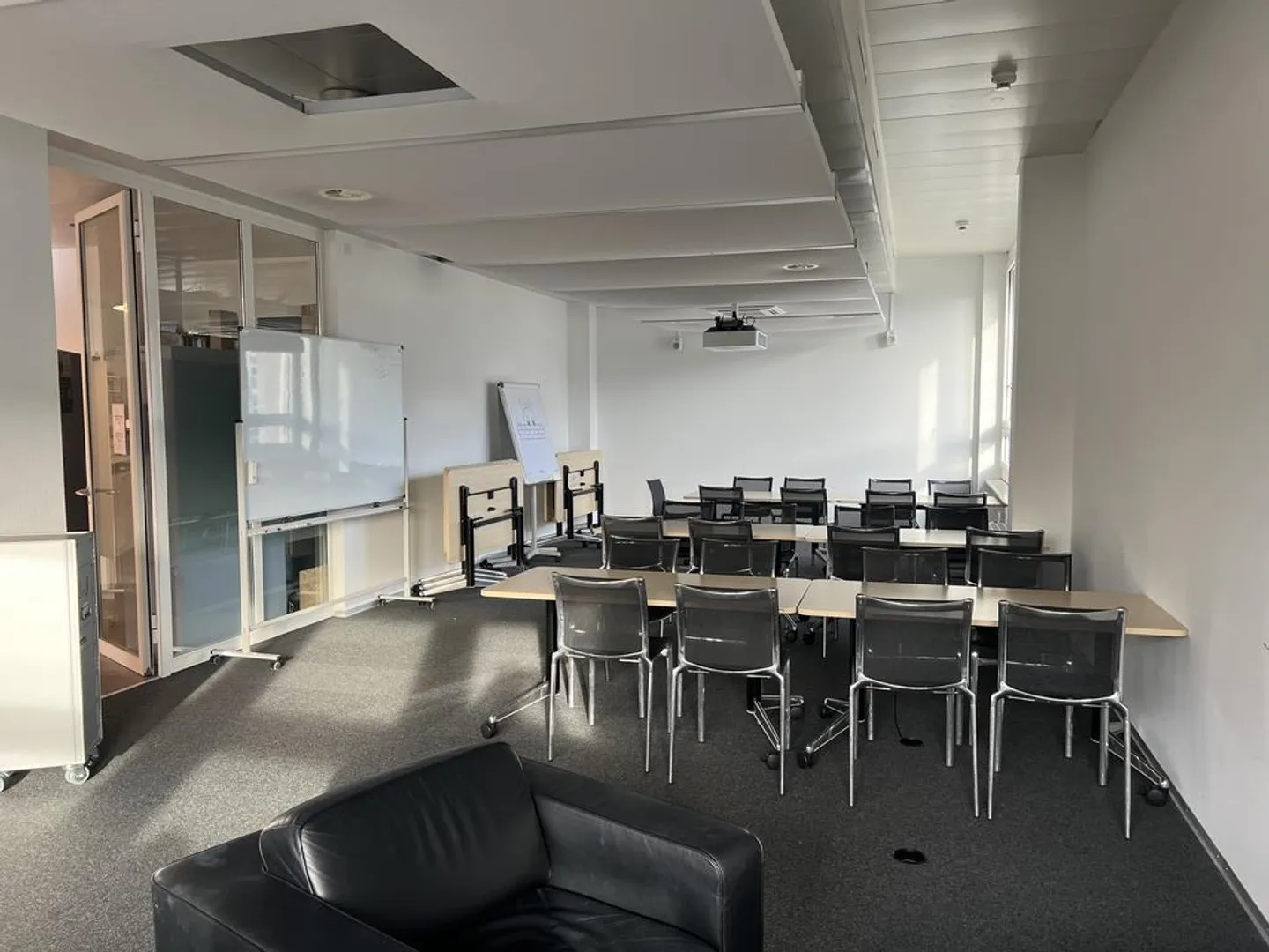 Espace pour votre succès : Bureau polyvalent et aménagé - Photo 9 sur 10