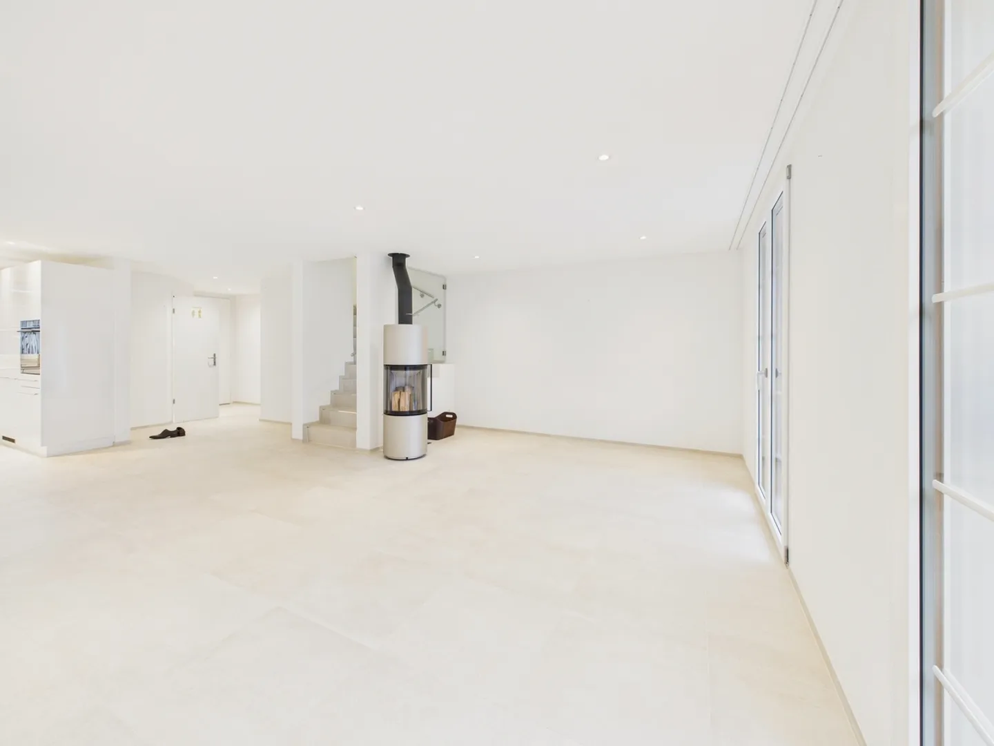 Maison de ville moderne de 5,5 pièces avec un agencement pratique, village - Photo 2 sur 11