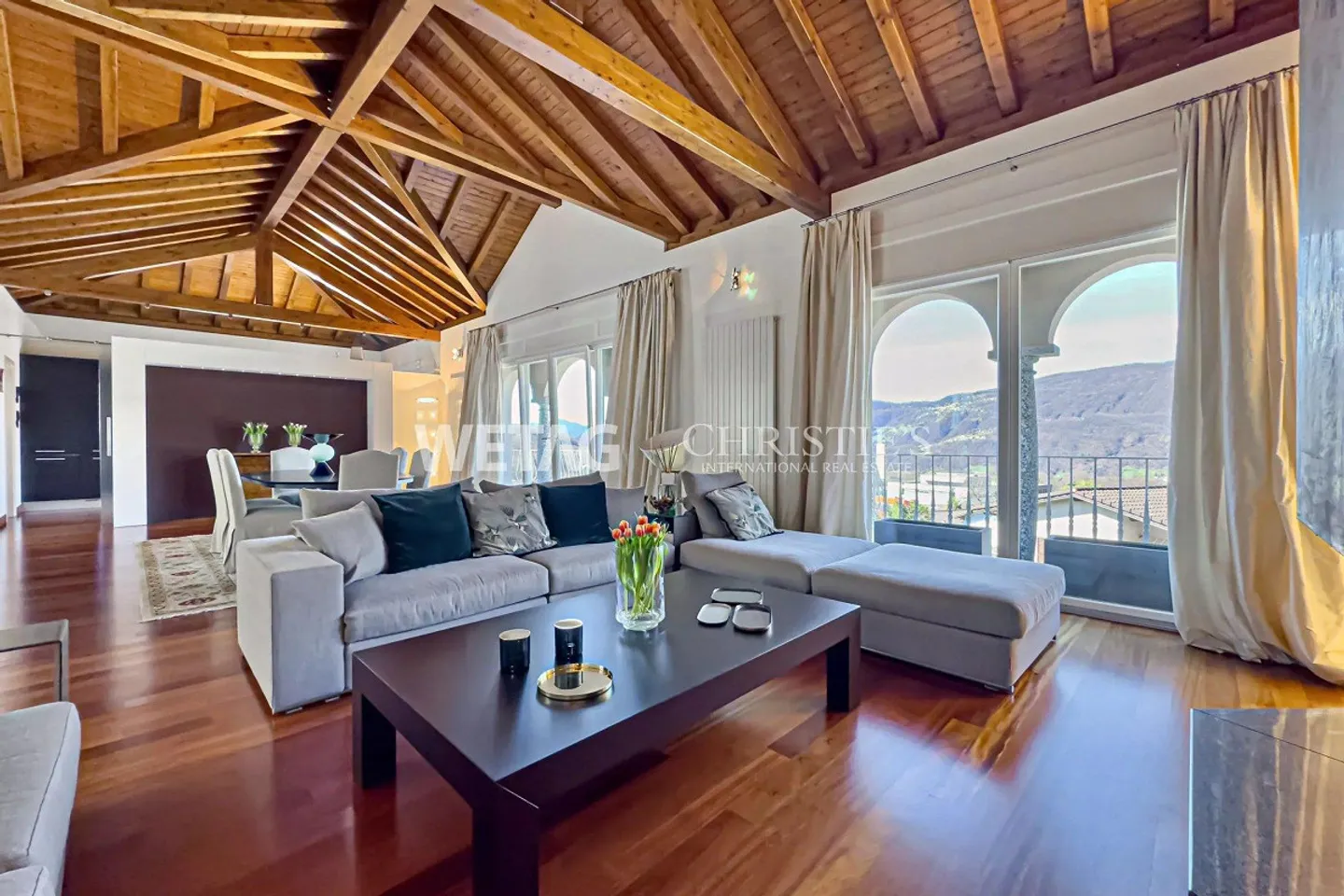 Lugano-Comano : villa élégante avec grand jardin et vue panoramique - Photo 3 sur 13