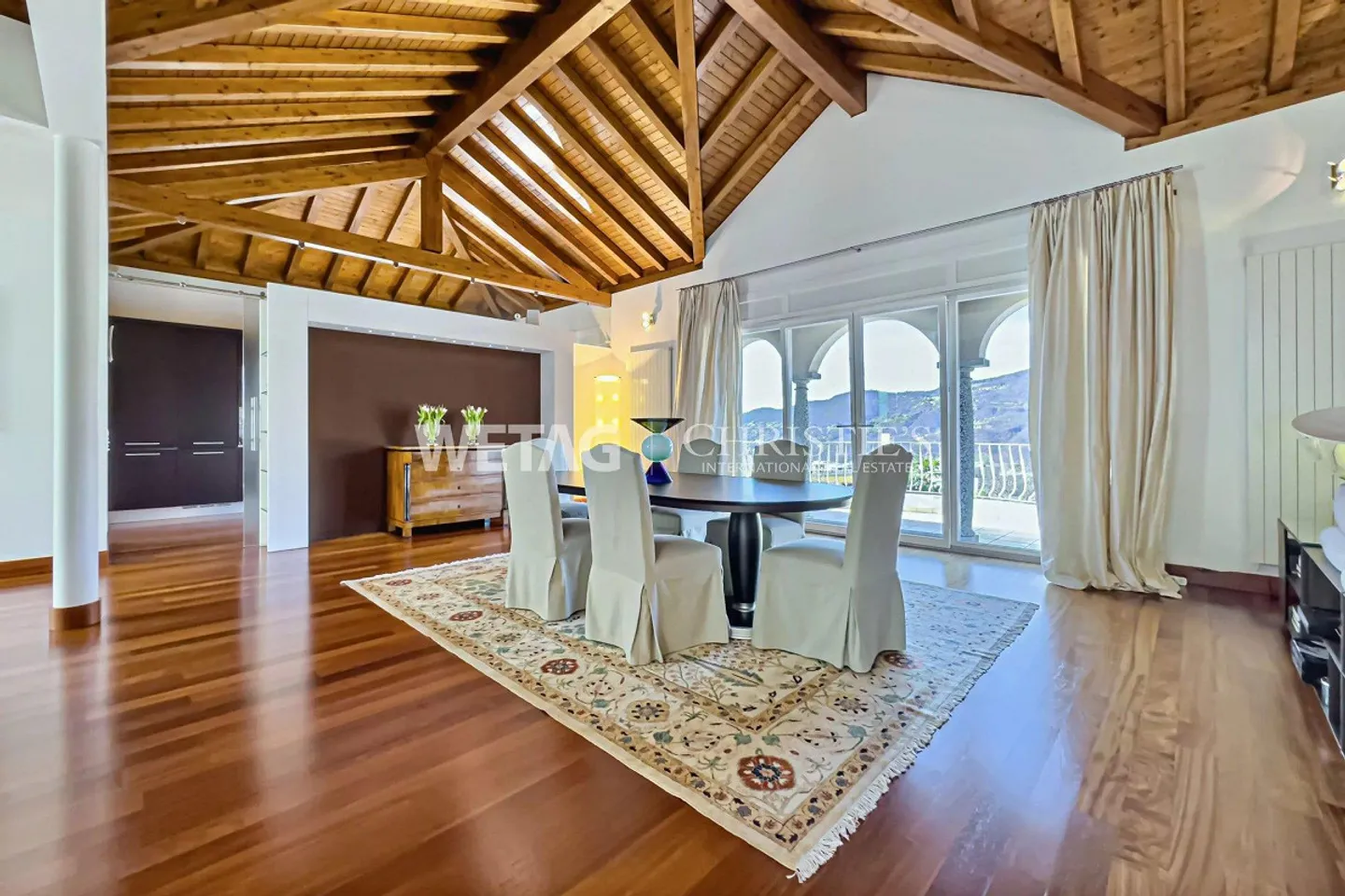 Lugano-Comano : villa élégante avec grand jardin et vue panoramique - Photo 4 sur 13