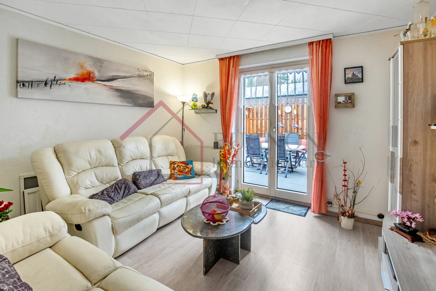 Family villa with terrace, pool and great potential - Photo 7 of 19