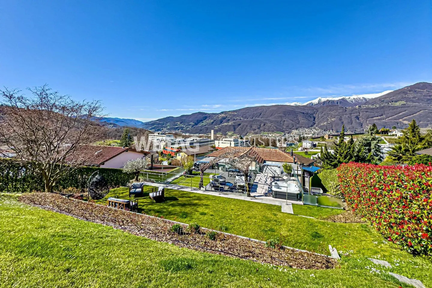 Lugano-Comano : villa élégante avec grand jardin et vue panoramique - Photo 13 sur 13