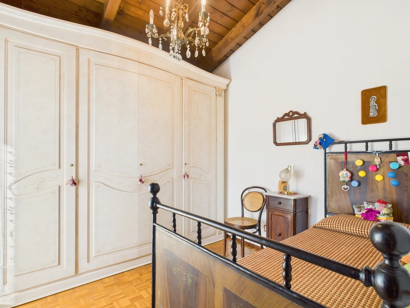 Elegant Villa with Large Garden - Photo 7 of 13