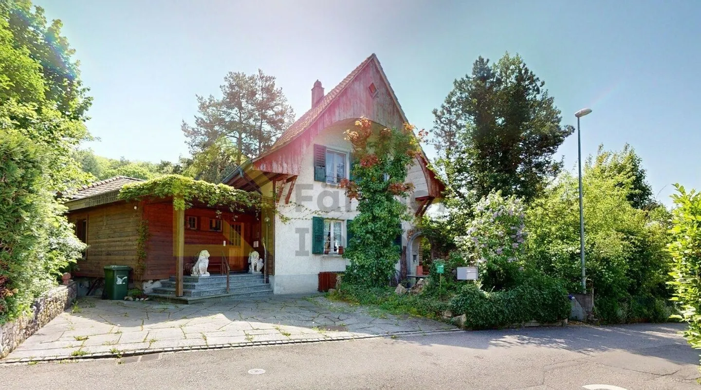 Large Lover's Object with Idyllic Garden - Photo 4 of 16