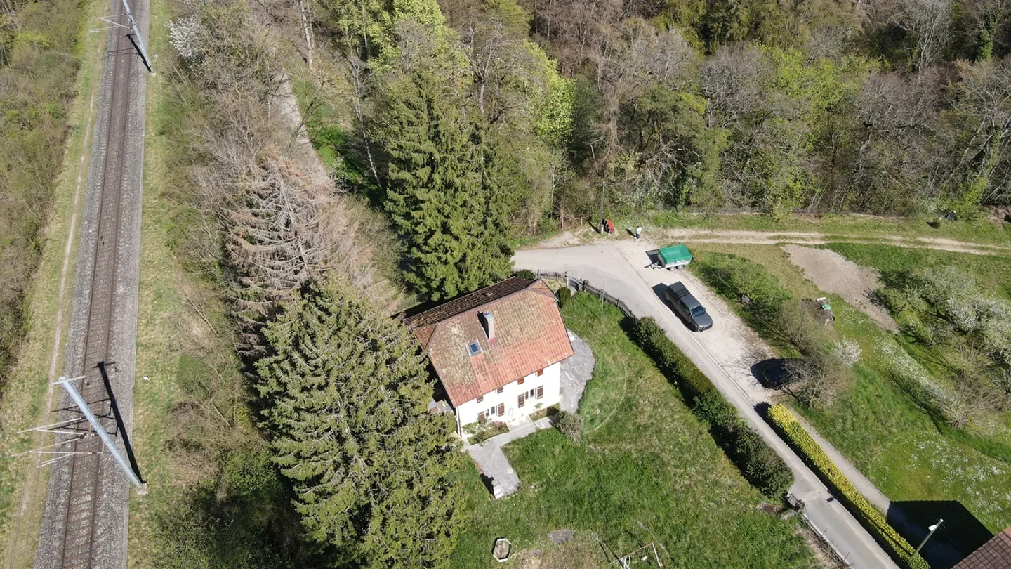 Charmante Villa mit Renovierungspotenzial - Foto 3 von 20