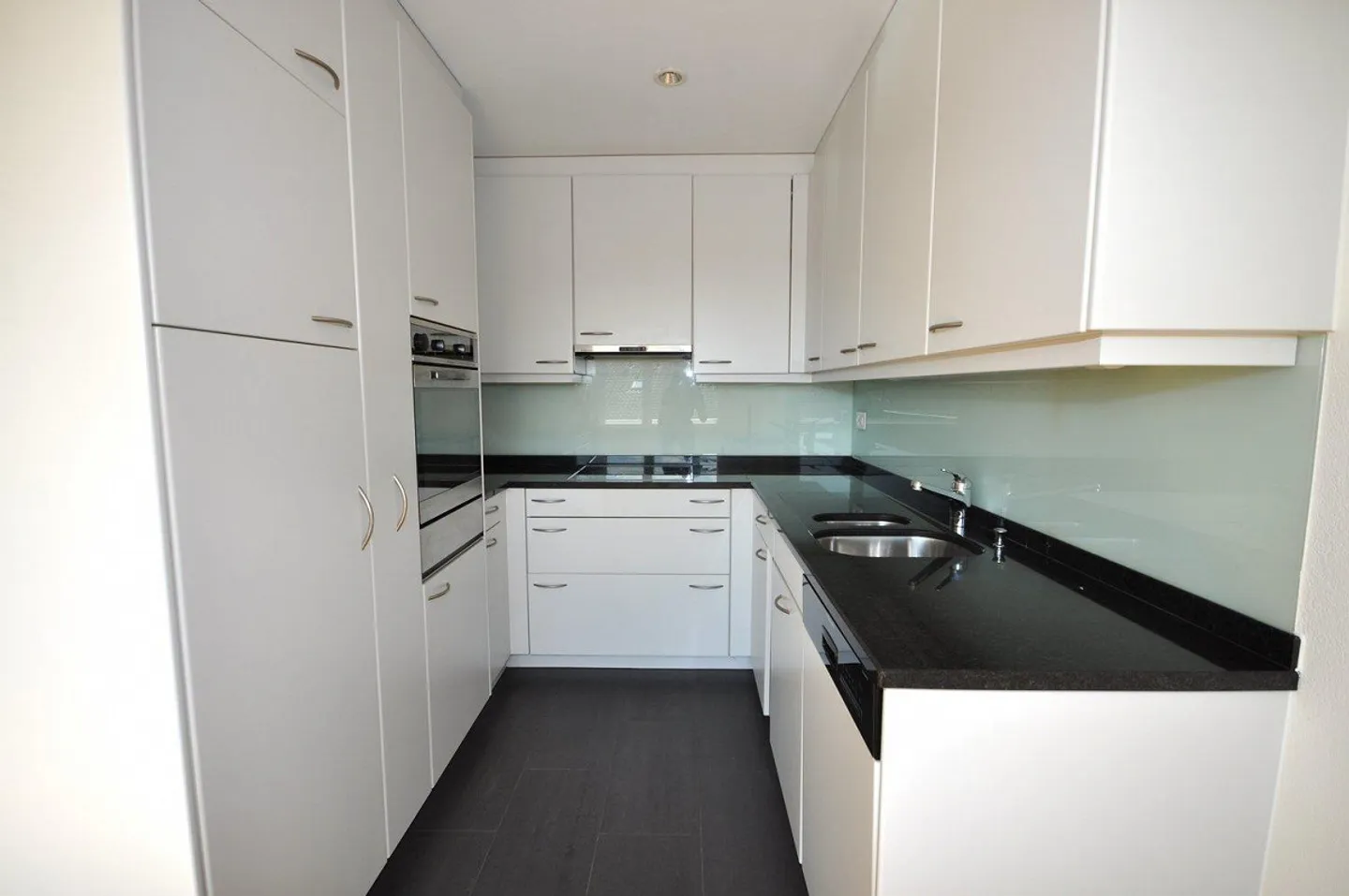 Cercasi nuovo inquilino per appartamento di 4,5 stanze a Bottmingen! - Foto 6 di 12