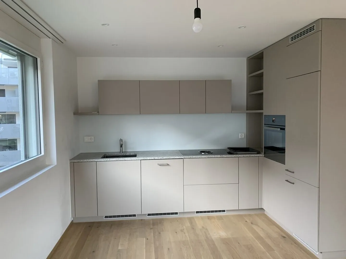Appartement en attique moderne de 3,5 pièces à Igis - Photo 2 sur 8