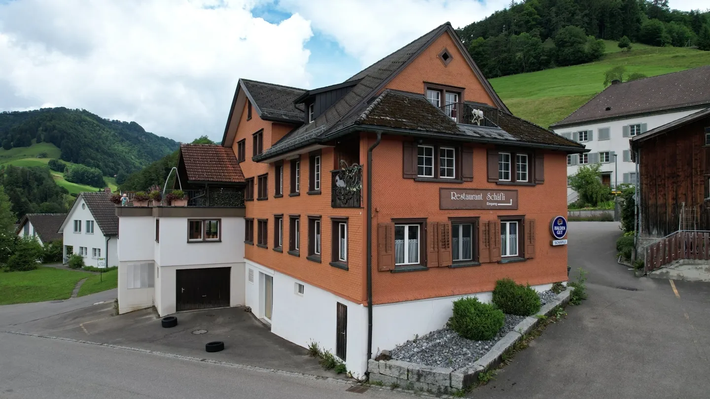 Unique 7.5-room residential house with versatile usage options in Libingen - Photo 1 of 13